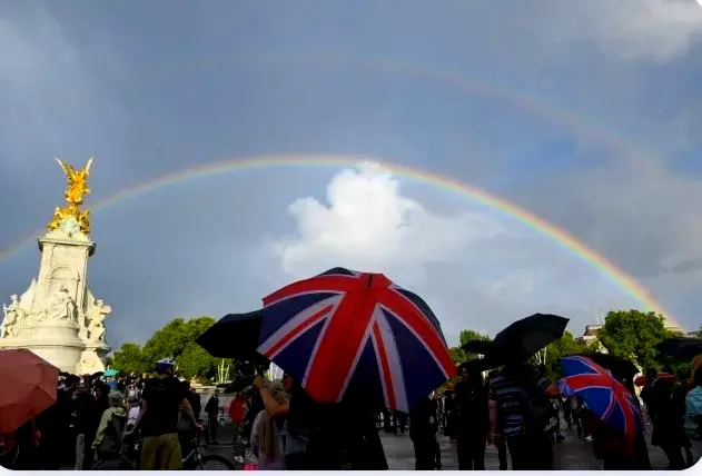 Rainbow Appears At Buckingham Palace After Announcement of Queen's Death
